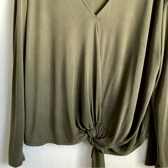 \ASTR The Label\ Olive Green Tie Front Top - Picture 4 of 15